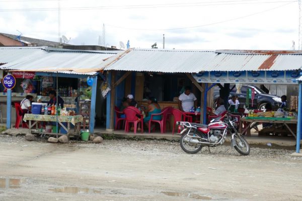 Ueberall kleine Mittagstische