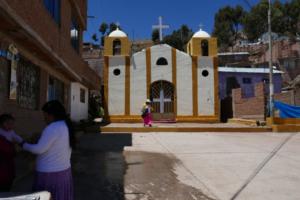 wir treffen uns vor der Kirche