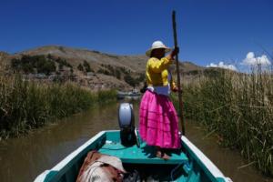 sie stachelt uns durch die Kanäle......